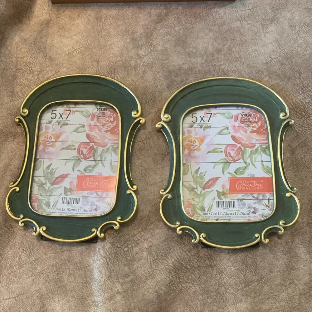 2 Picture Frames